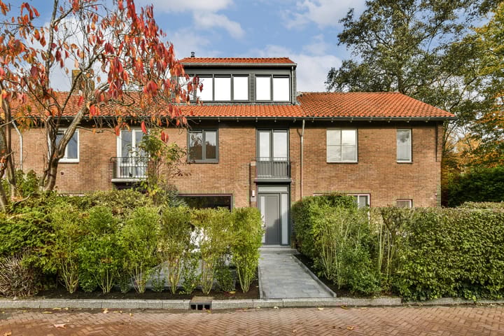 Photo 4 of Gerard Doulaan 8