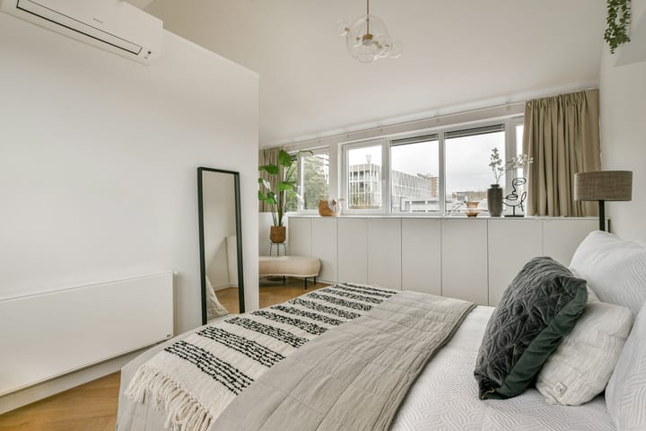 Photo 30 of Gerard Doulaan 8