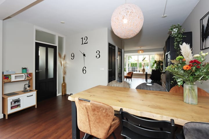 Photo 19 of van Ruysdaelweg 25