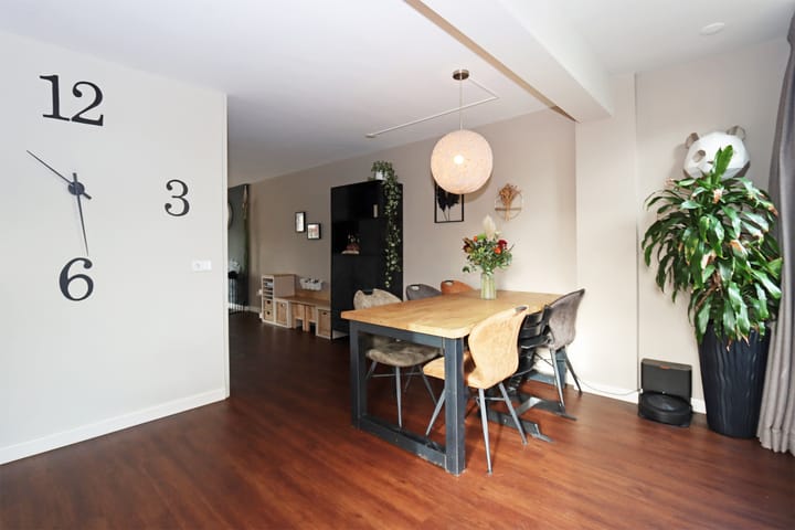 Photo 18 of van Ruysdaelweg 25