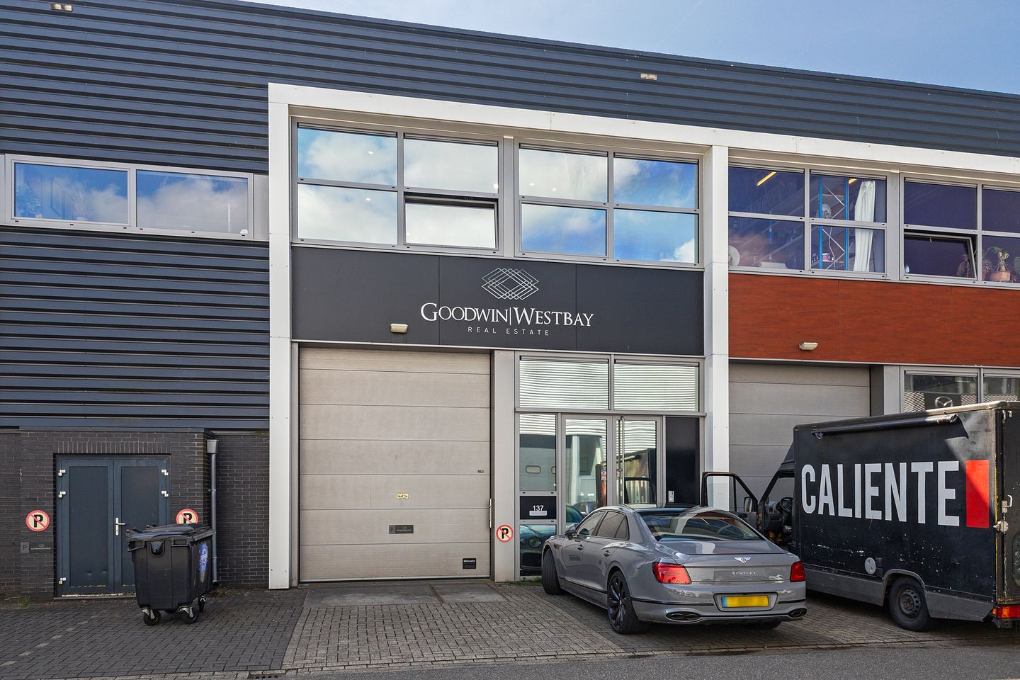 View photo 2 of Hoogoorddreef 137