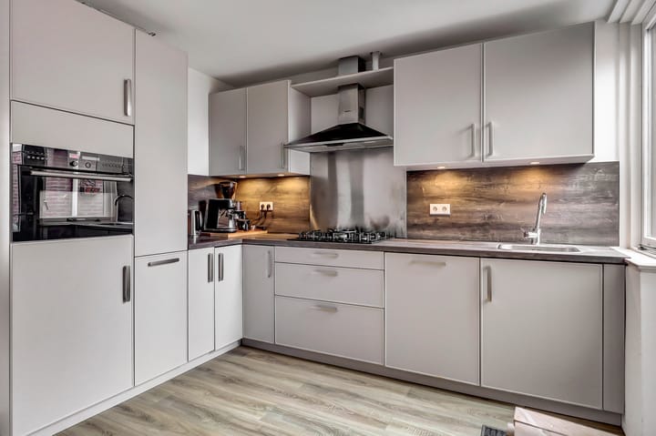 Photo 8 of Irenestraat 7