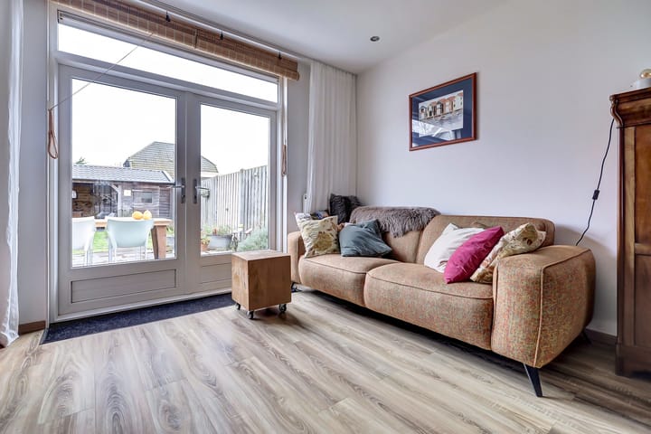 Photo 11 of Irenestraat 7