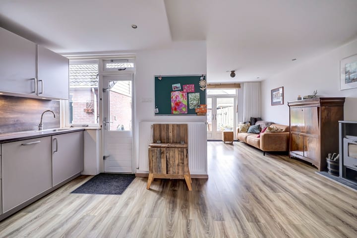 Photo 10 of Irenestraat 7