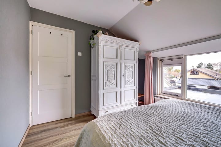 Photo 15 of Irenestraat 7