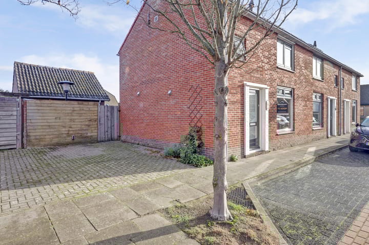 Photo 30 of Irenestraat 7