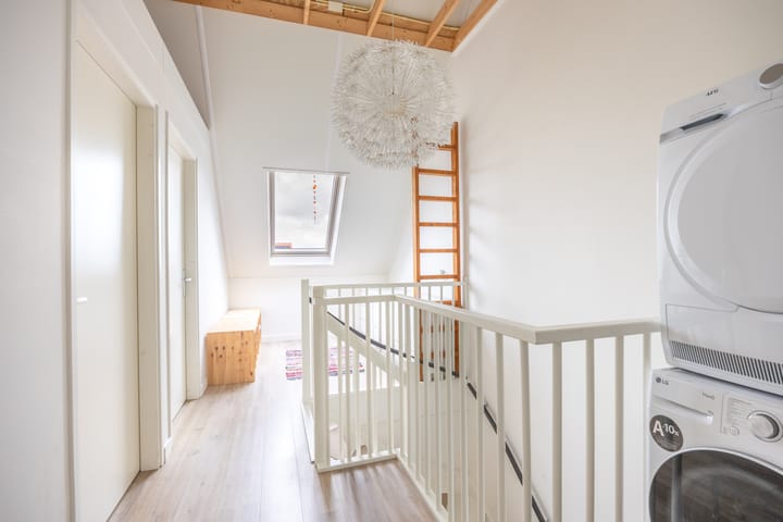 Photo 38 of It Bynt 60