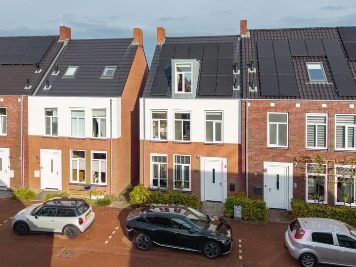 Photo 50 of It Bynt 60