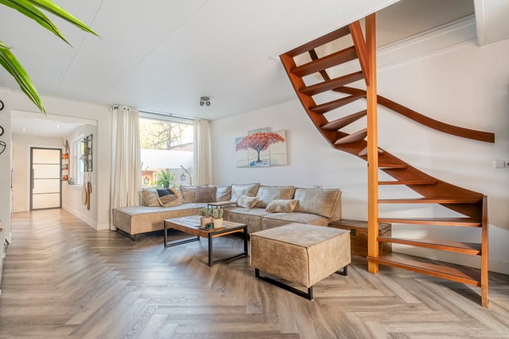 Photo 8 of Warmoesstraat 55