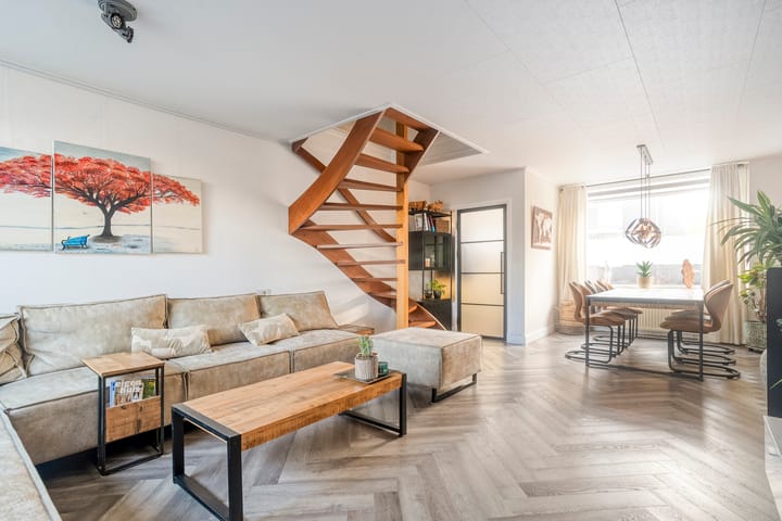 Photo 9 of Warmoesstraat 55