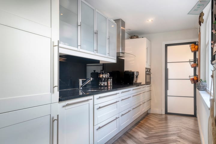 Photo 14 of Warmoesstraat 55