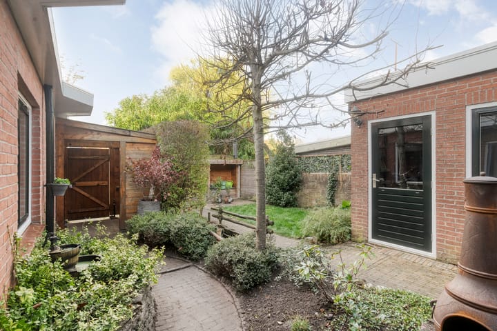 Photo 33 of Warmoesstraat 55