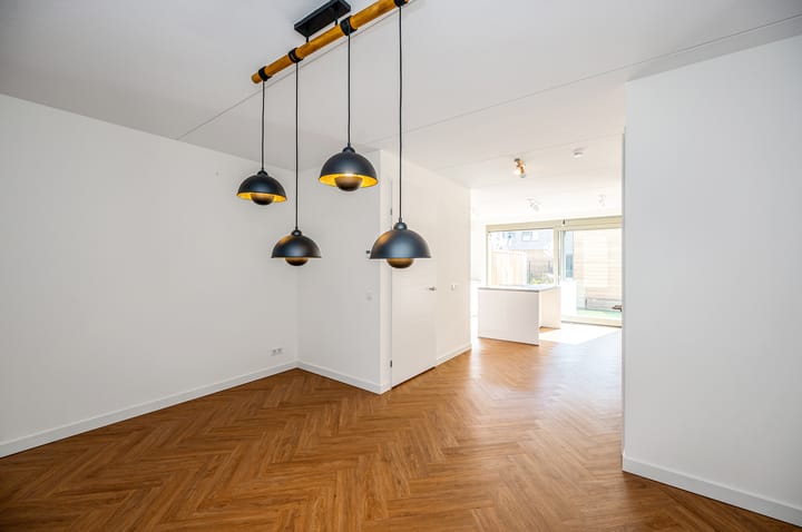 Photo 15 of Albaniëstraat 23