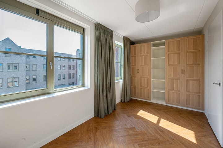 Photo 38 of Albaniëstraat 23