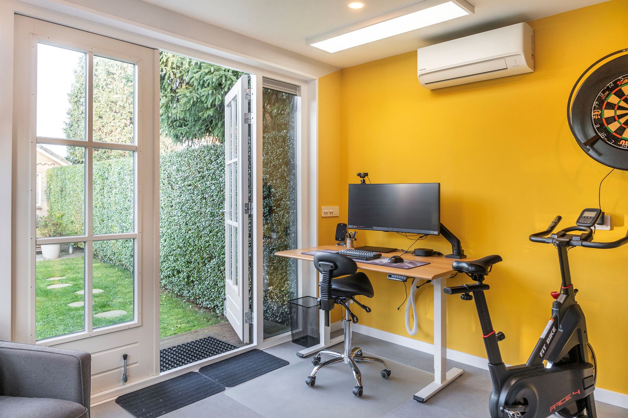 Photo 24 of Burgemeester Verstraatenlaan 18-A