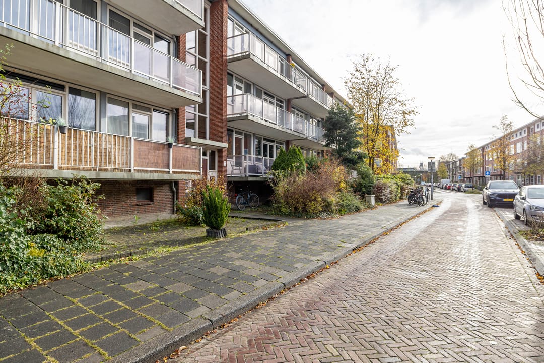 Photo 2 of Huygensstraat 28