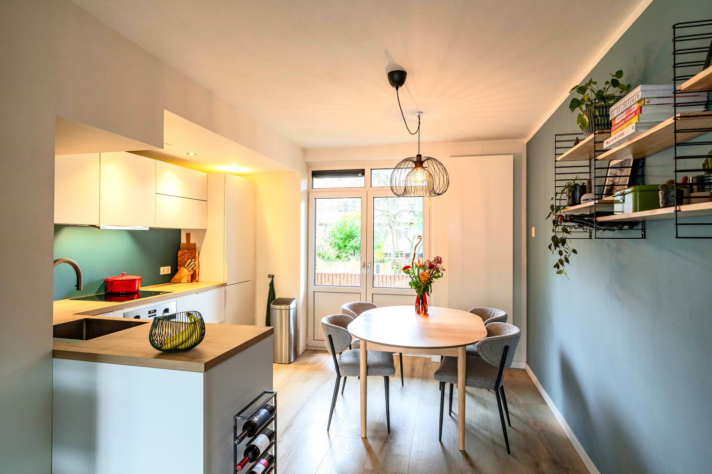 Photo 10 of Huygensstraat 28