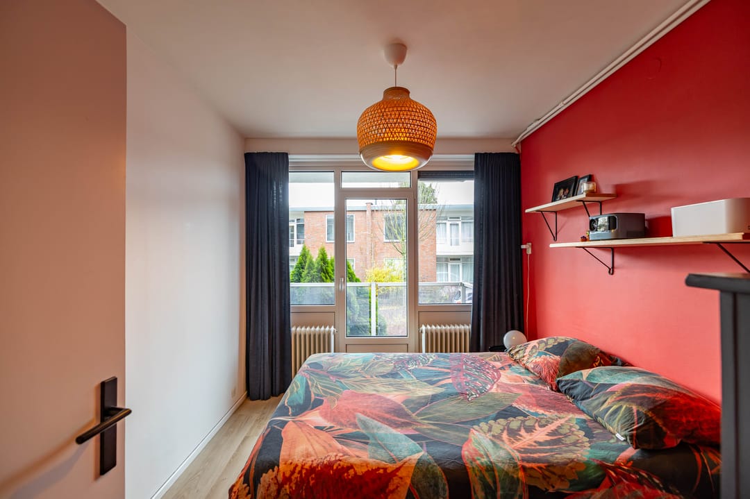 Photo 16 of Huygensstraat 28