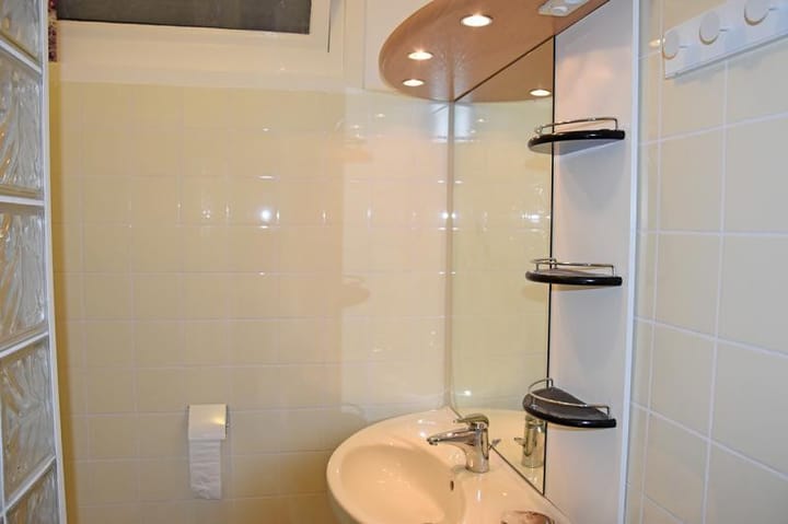 Photo 2 of Wezenstraat 1-E