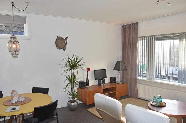 Photo 7 of Wezenstraat 1-E