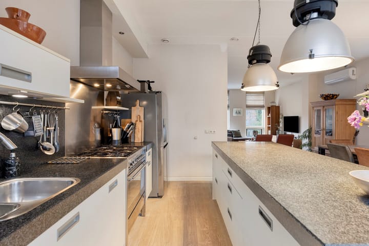 Photo 15 of Roelofsbeldstraat 48