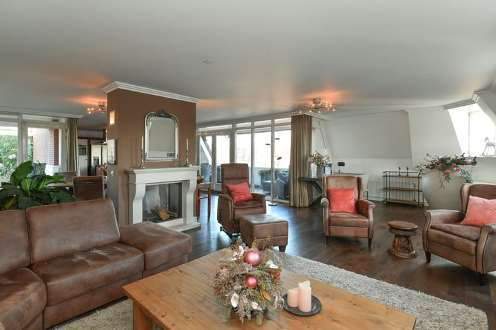 Photo 3 of Veenderweg 4-A