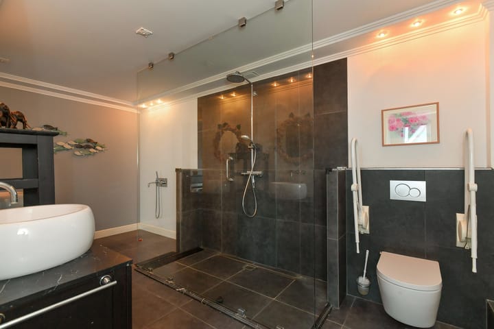 Photo 34 of Veenderweg 4-A