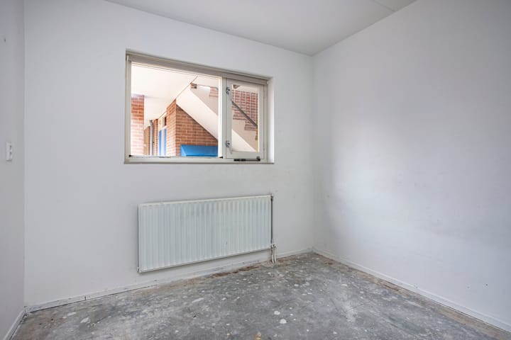 Photo 13 of Crocusstraat 4