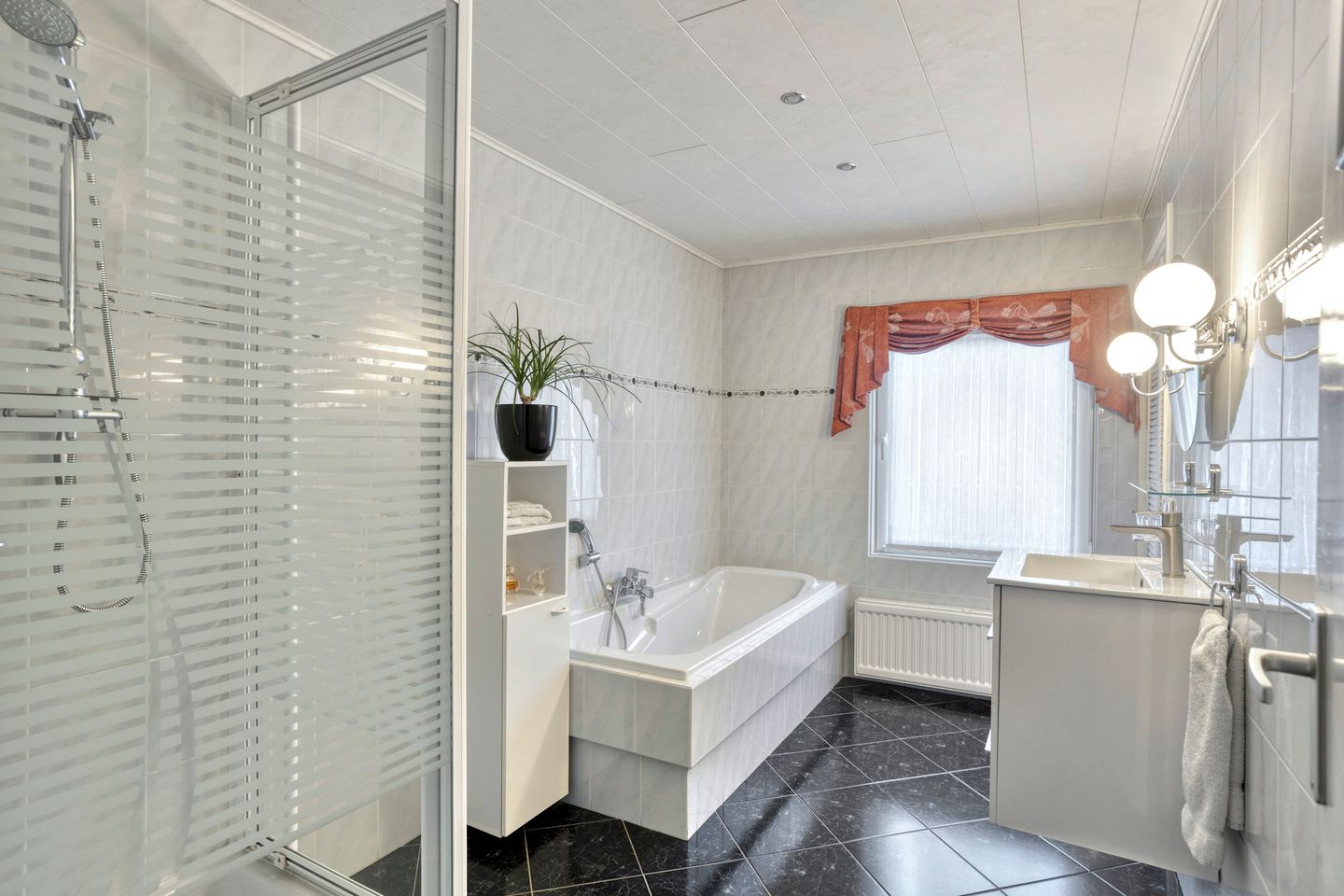 Foto 20 van Azalealaan 65