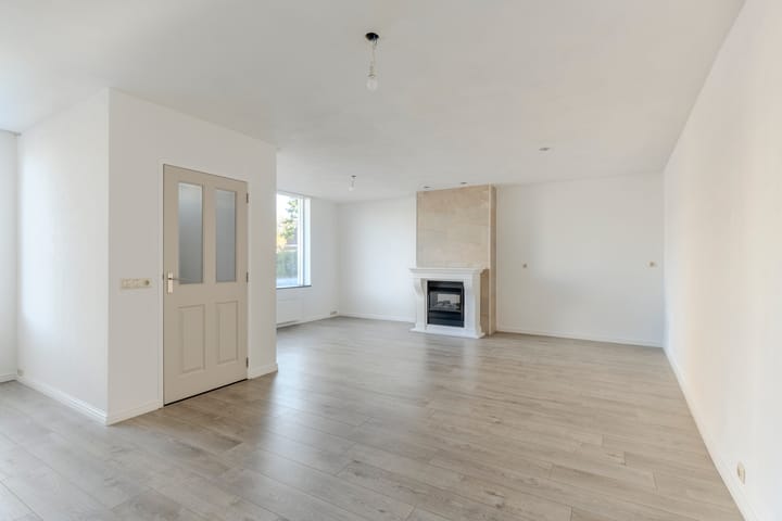 Photo 2 of Leharstraat 105