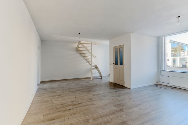 Photo 3 of Leharstraat 105