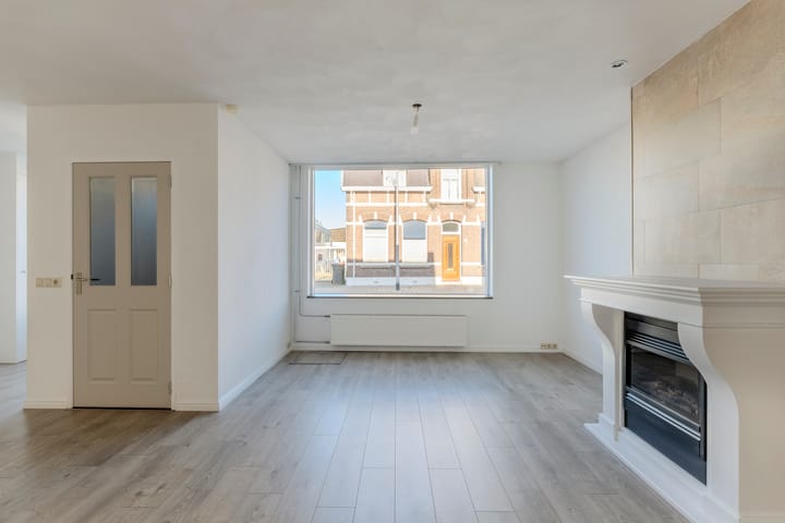 Photo 4 of Leharstraat 105