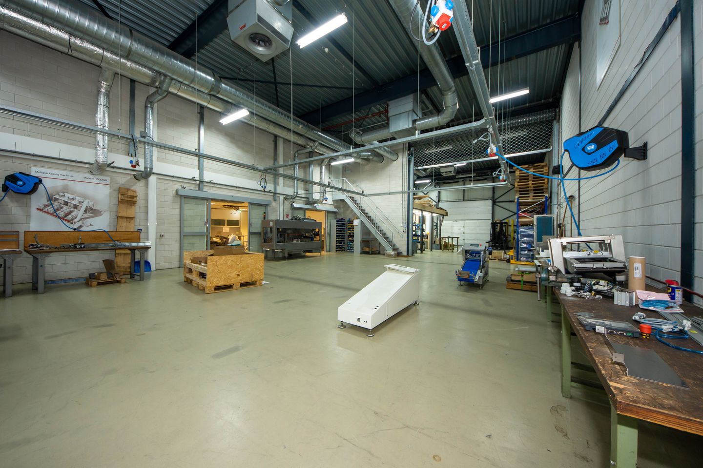 Bekijk foto 3 van Astronaut 24