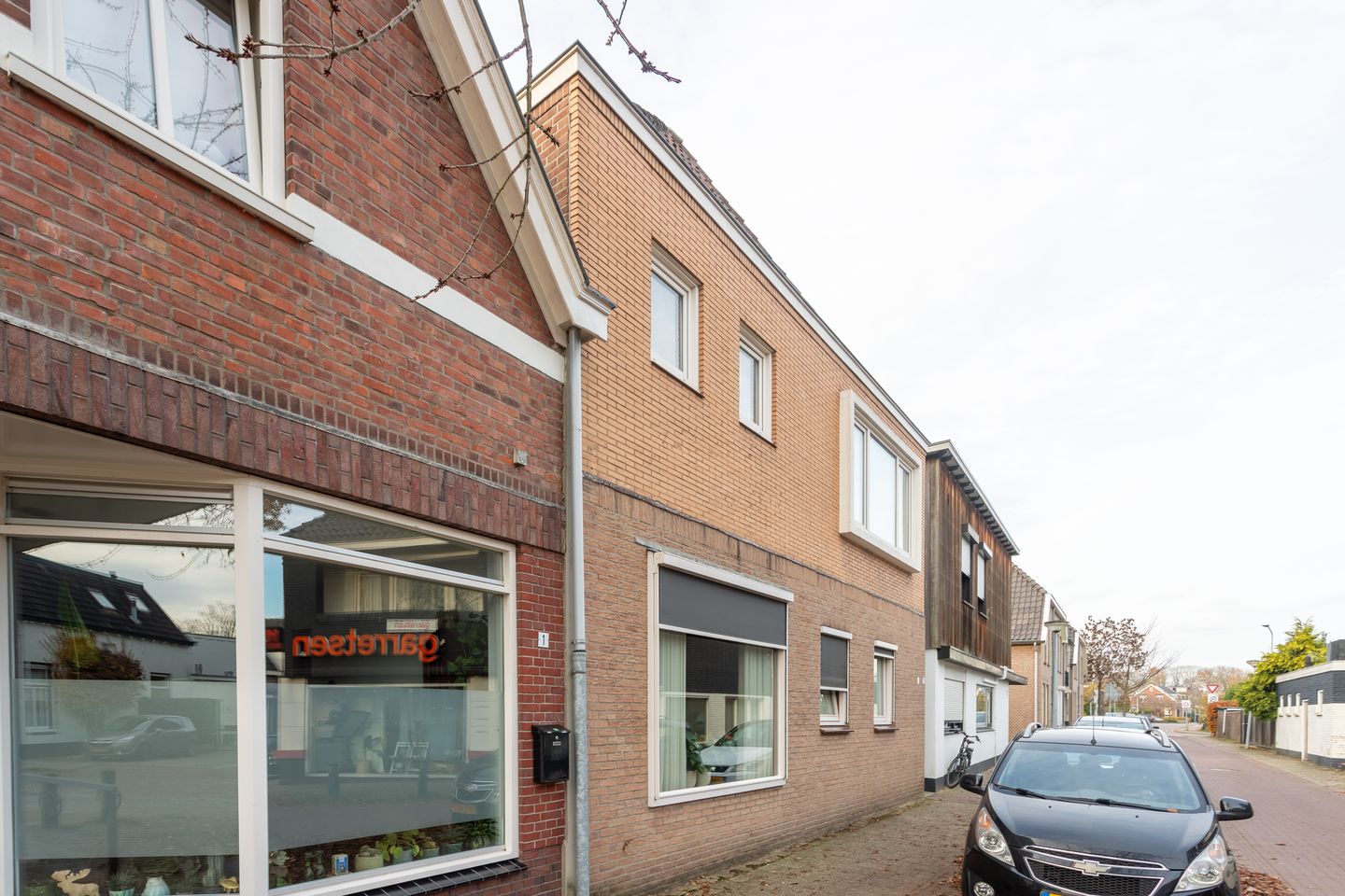 View photo 3 of Damstraat 3