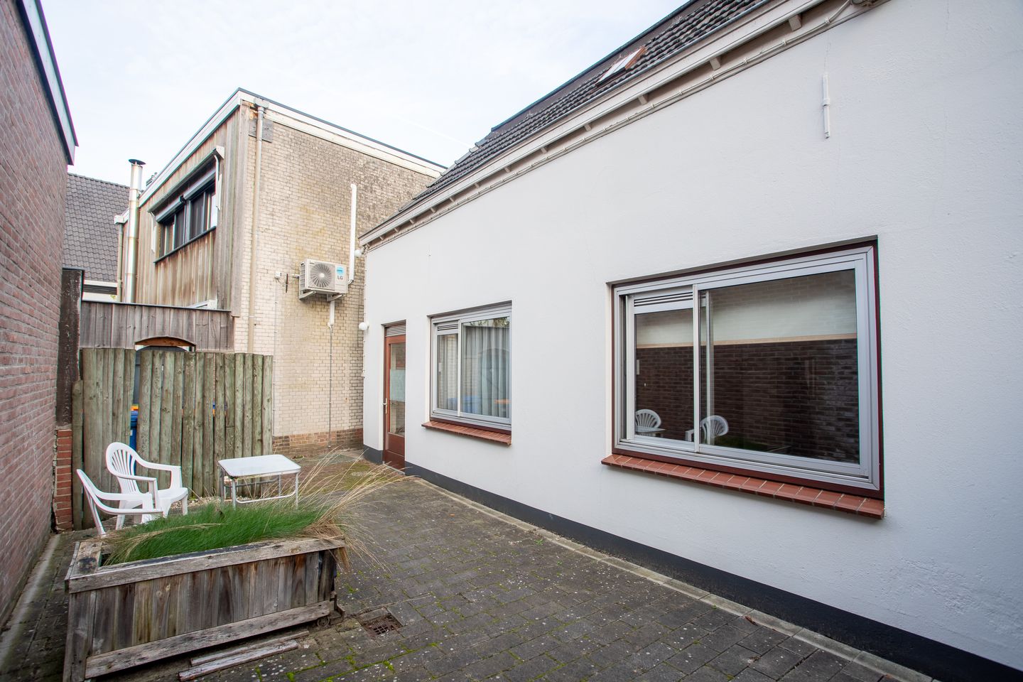 View photo 5 of Damstraat 3