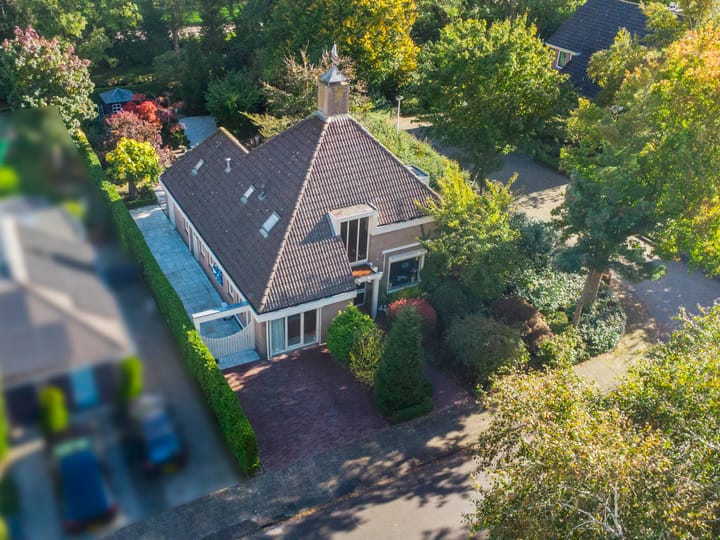 Photo 2 of Leeuwerik 13