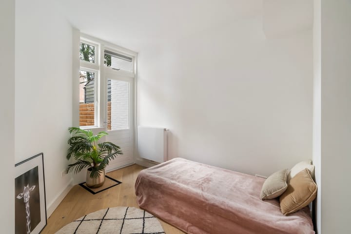 Photo 19 of Velpsestraat 162