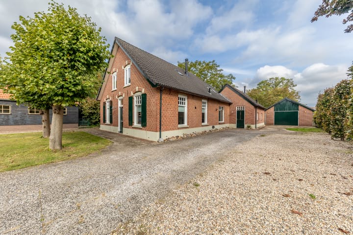 Photo 2 of Prins Bernhardstraat 33