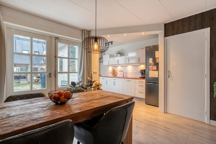 Photo 3 of Leliestraat 4