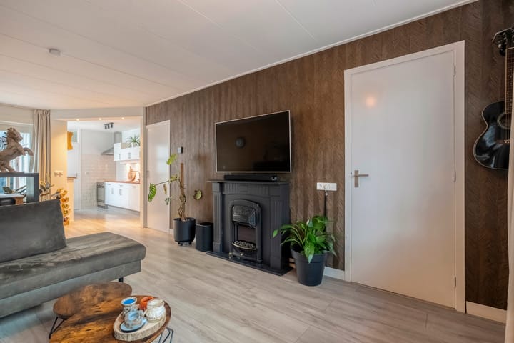 Photo 6 of Leliestraat 4