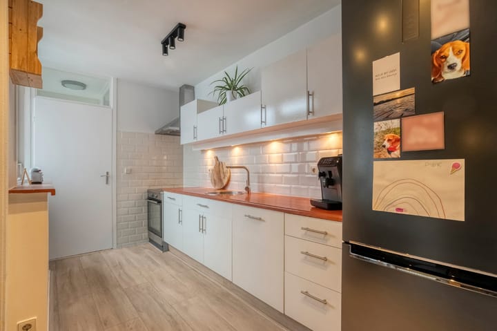 Photo 12 of Leliestraat 4