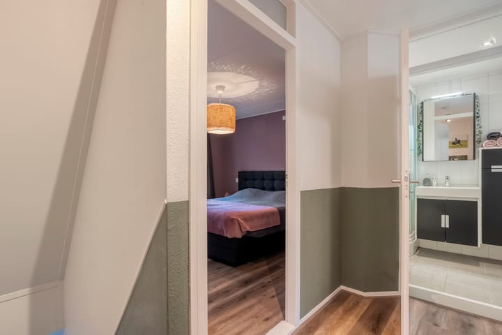 Photo 19 of Leliestraat 4