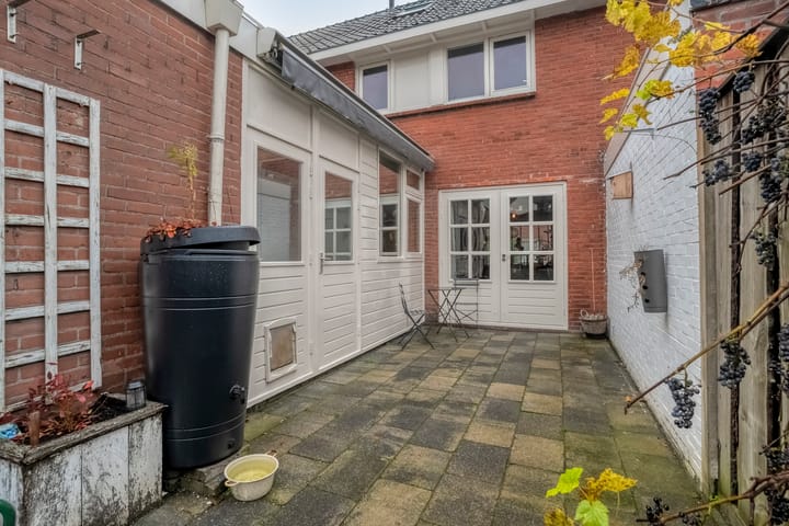 Photo 30 of Leliestraat 4