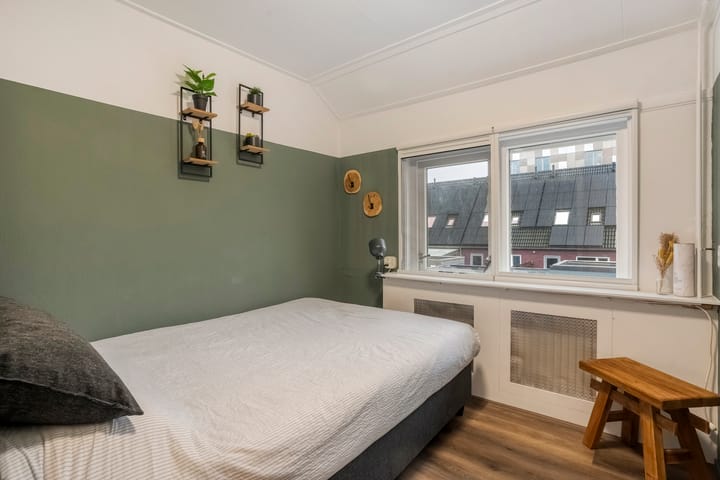 Photo 23 of Leliestraat 4