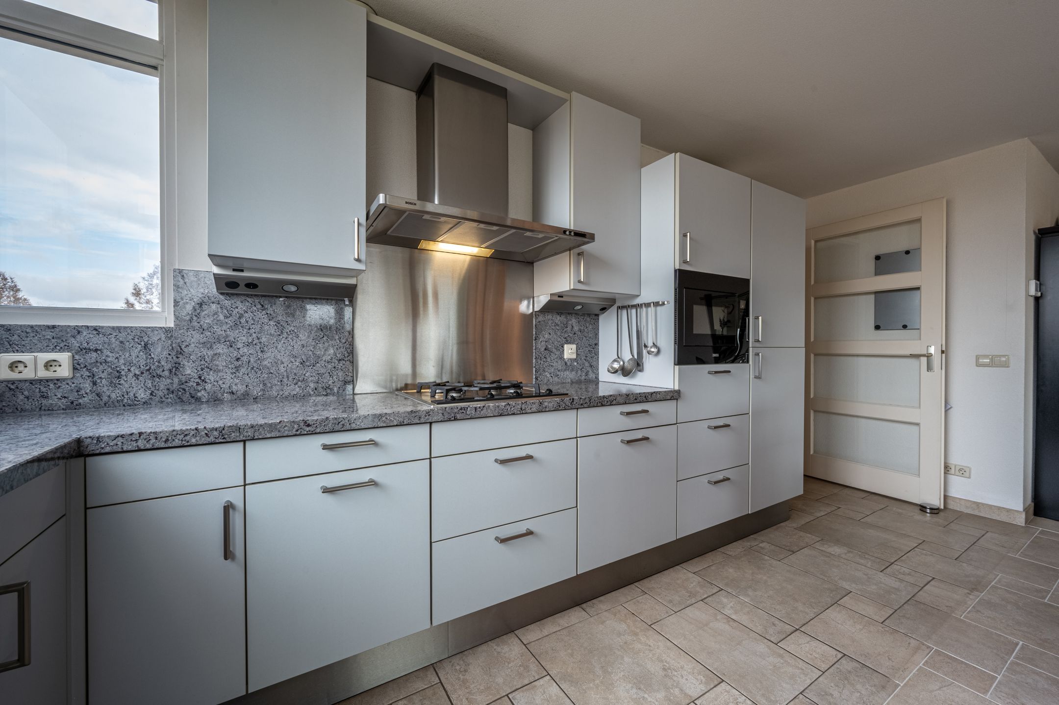 Foto 9 van Meerwedesingel 113