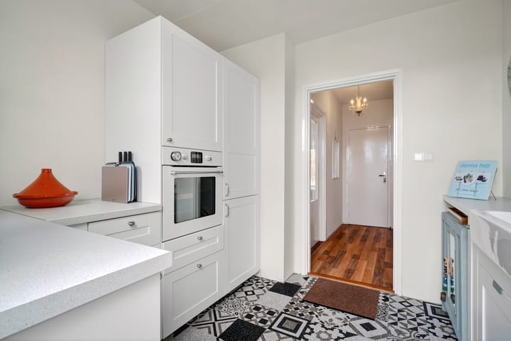 Photo 10 of Charles Vosstraat 35