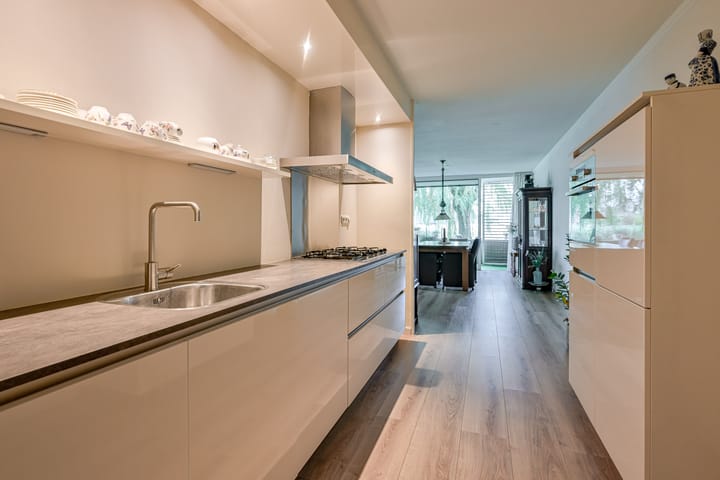 Photo 21 of Bernhardstraat 26