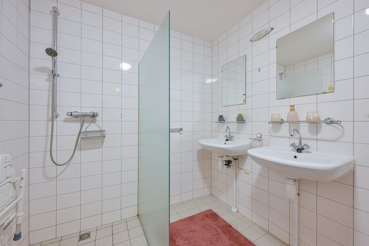 Photo 27 of Bernhardstraat 26