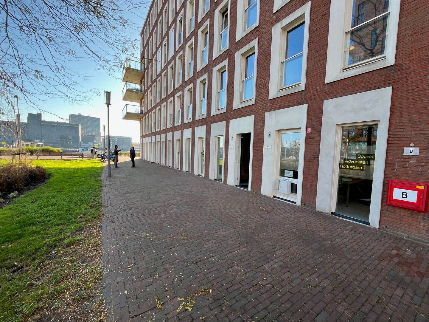 Bekijk foto 2 van Maashavenstraat 75-77