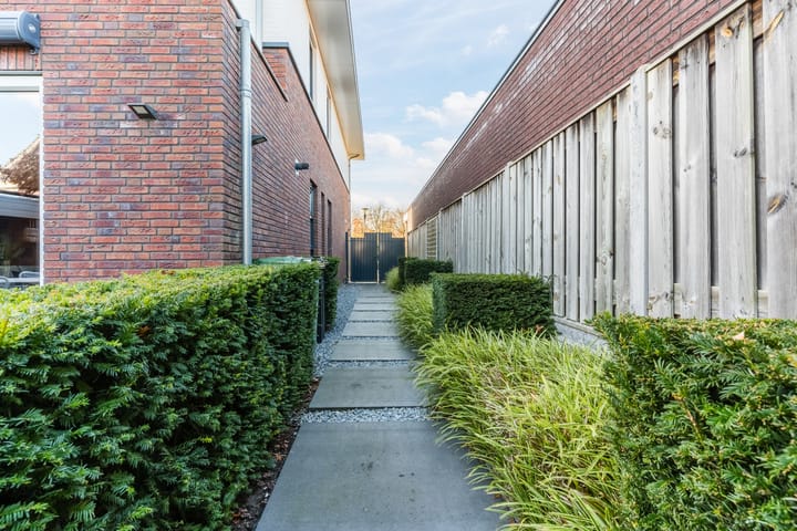 Photo 67 of de Poten 11